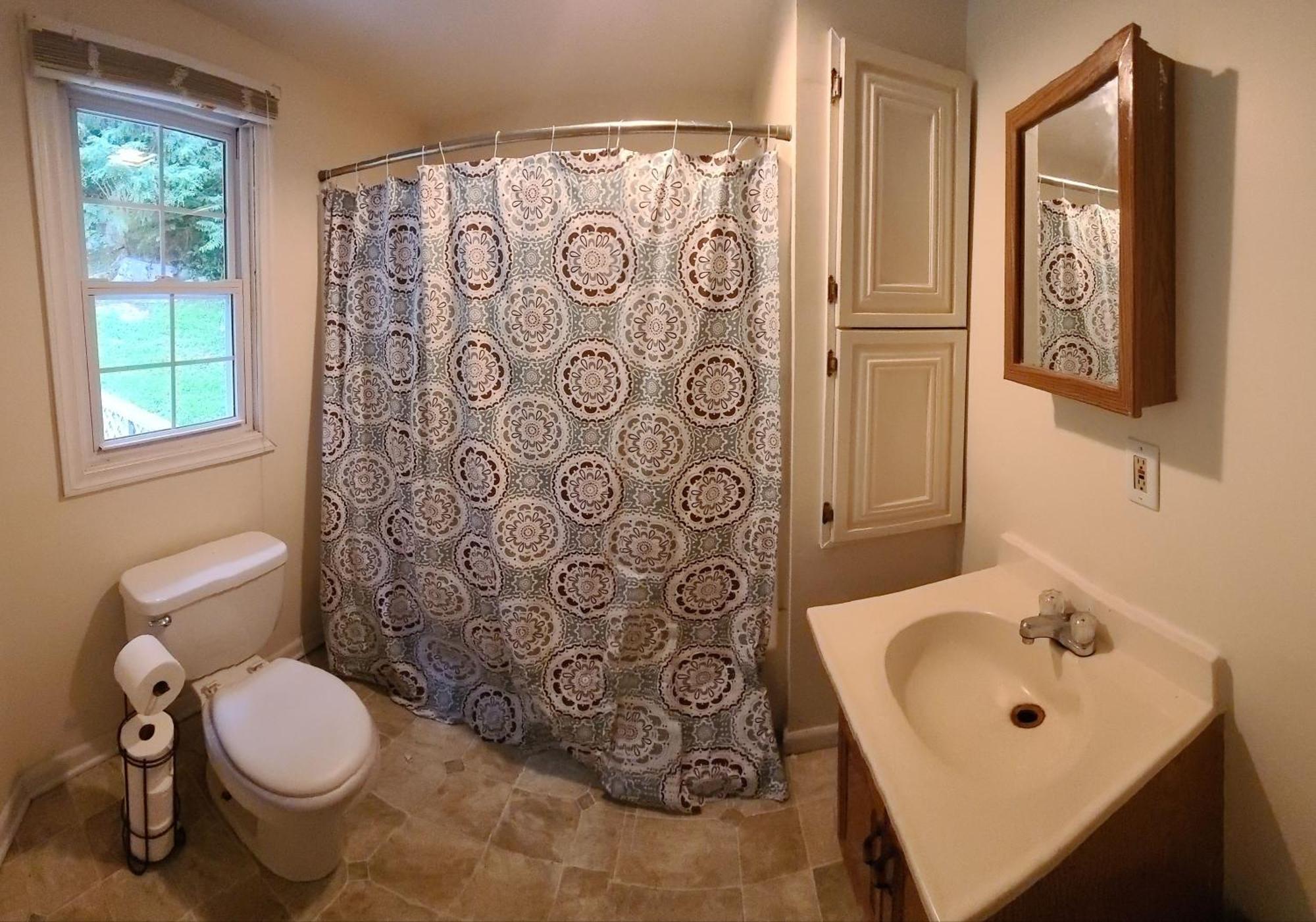 The Dragon'S Den Upstairs Room 3 Tazewell Exterior photo